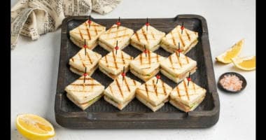 Мини-сендвич курица - Фуршетное меню для детского праздника с доставкой в Находке, цена 150 руб.